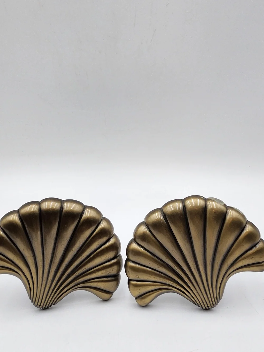 2 Vintage Antique Brass Metal Scallop Shell Curtain Tie-Backs Hollywood Regency